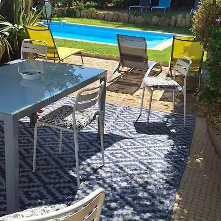 Jolie Provencale Avec Piscine Et Vue 펜션 *