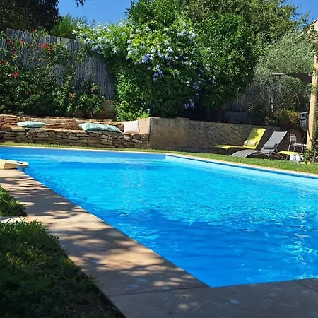 Дом отдыха Jolie Provencale Avec Piscine Et Vue *